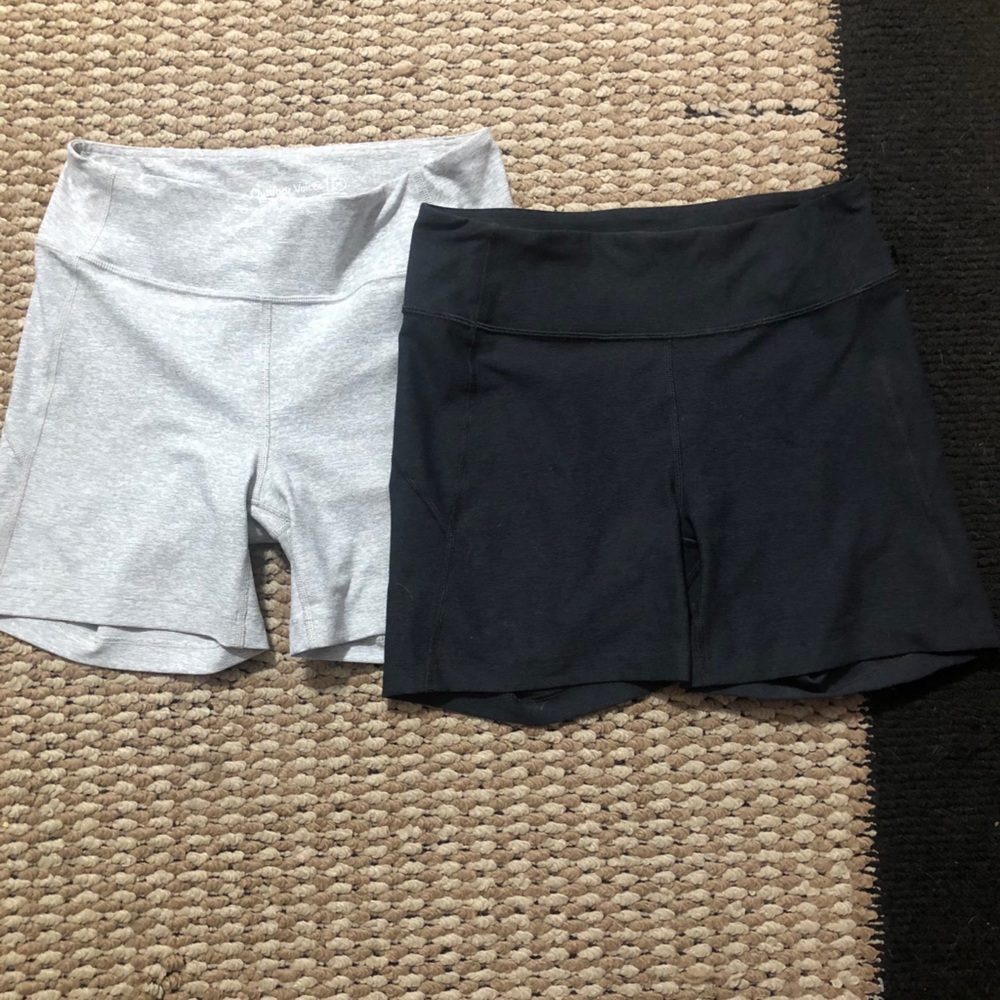 Outdoor Voices bundle! 2x Warmup shorts